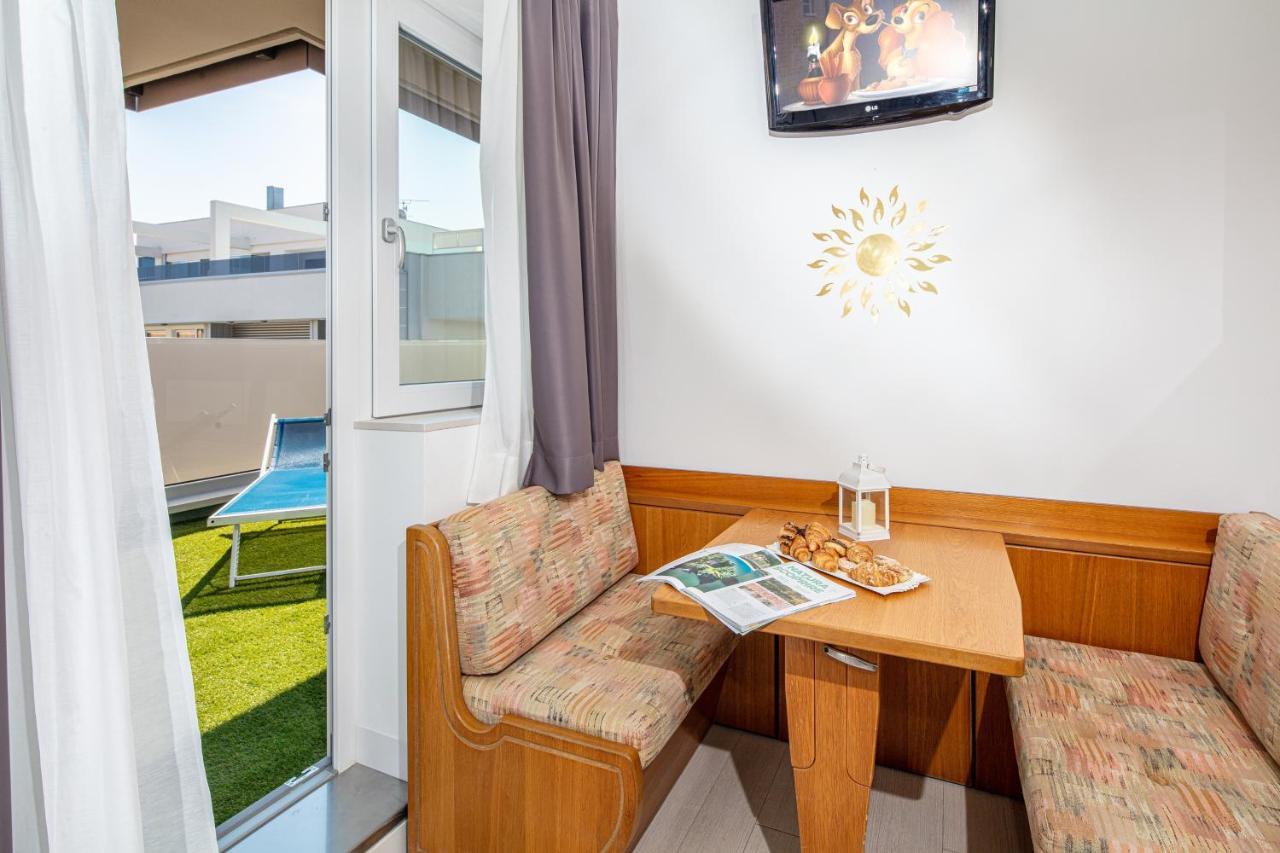 Hotel Alexander Bibione Exterior photo